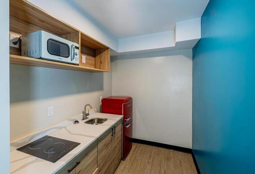 带大床的高级房间, Exclusivo Inn And Suites Near Arlington Stadium