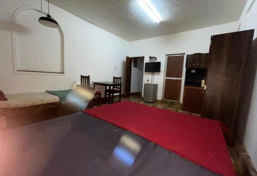 家庭工作室, Royal 4bhk Private Villa