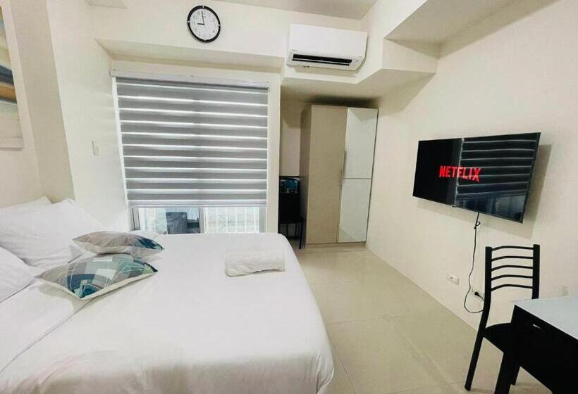 إستديو قياسى مزود بشرفة, Rgm Place