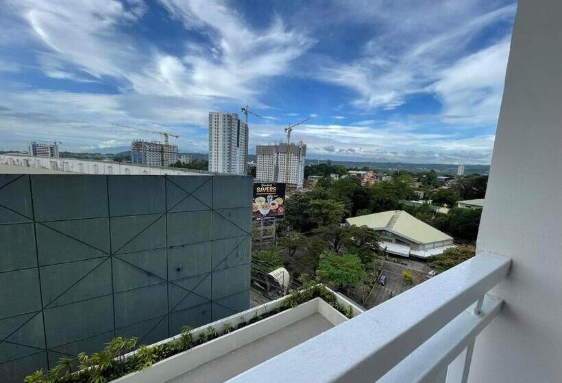 إستديو قياسى مزود بشرفة, Rgm Place