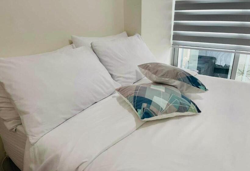 إستديو قياسى مزود بشرفة, Rgm Place