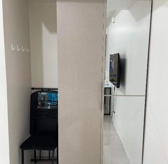 إستديو قياسى مزود بشرفة, Rgm Place