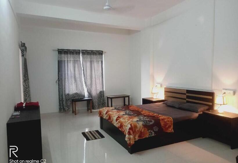 三人经典房间, O Shriya S Nirvana Inn