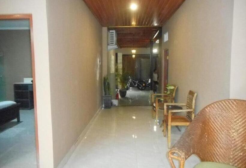 스탠다드 트리플 룸, Suci Amerta Guest House
