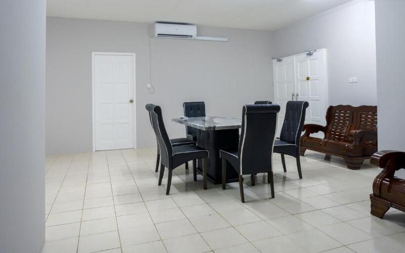 Семейный Номер, Putra Sentosa Retreat Camp, Sematan