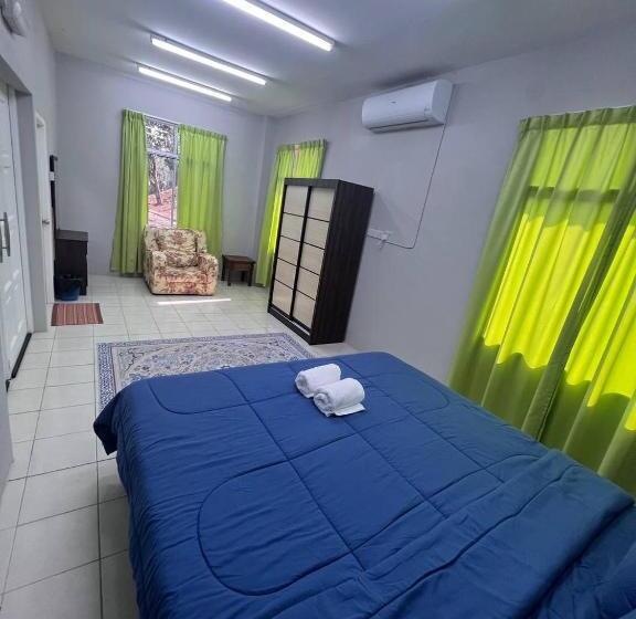 Семейный Номер, Putra Sentosa Retreat Camp, Sematan