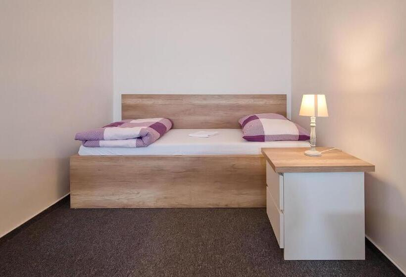 חדר משפחתי חדר אמבטיה משותף, Stodolní Apartment