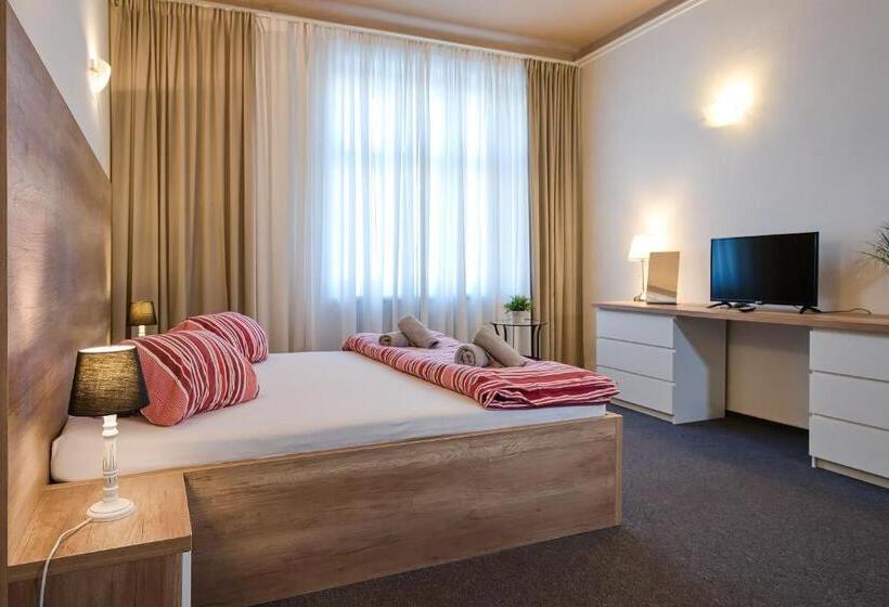 חדר משפחתי חדר אמבטיה משותף, Stodolní Apartment