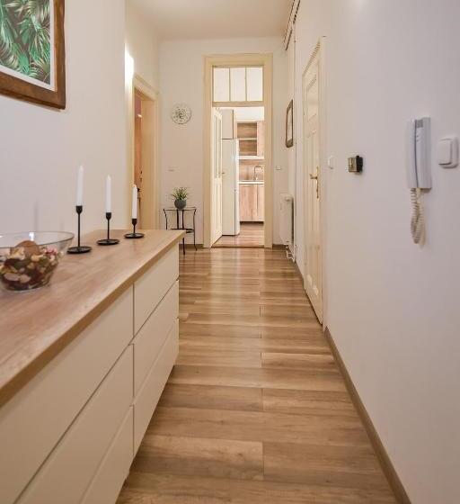 חדר סטנדרט לארבעה, Stodolní Apartment