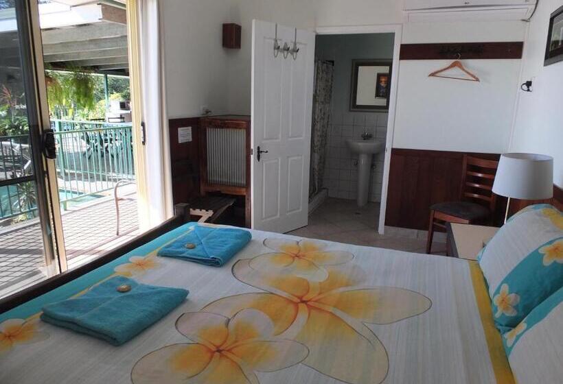 Premium room with river view, Daintree Riverview Lodges