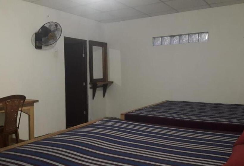 اتاق استاندارد سه نفره, Anuhas Family Resort & Water House