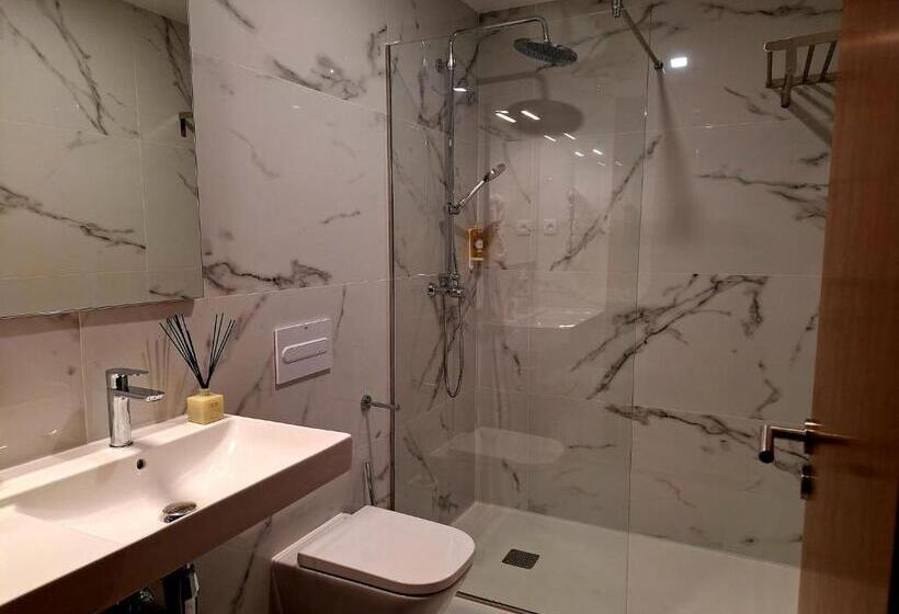 Номер Стандарт с Балконом, 3m Hostel & Suites