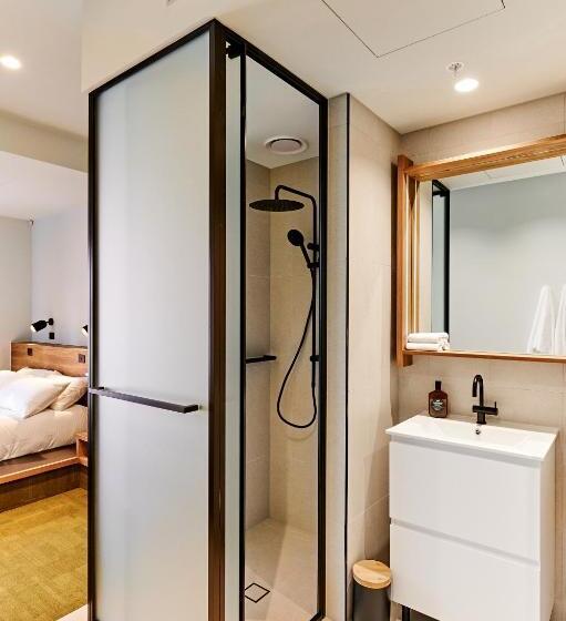 스탠다드 스튜디오, Central Club Hotel   North Melbourne