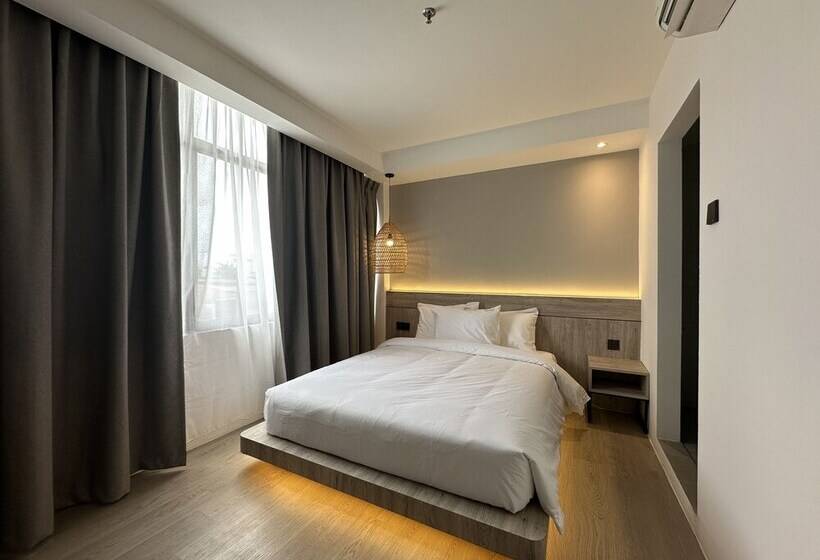 Номер Deluxe, Theatre