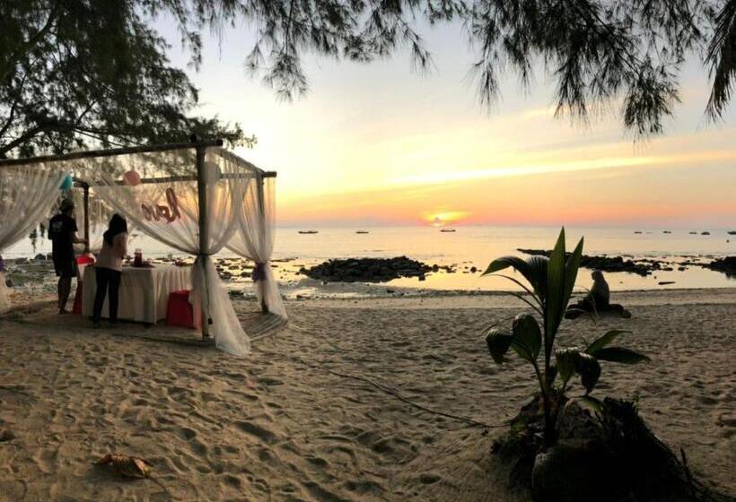 اتاق لوکس با چشم‌انداز دریا, Dumba Bay Tioman