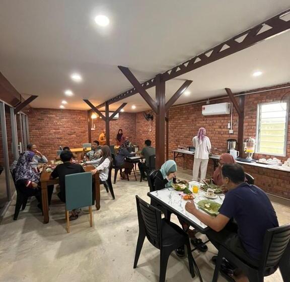 디럭스 트리플 룸, Mydusun Chalet, Taiping, Perak, Malaysia