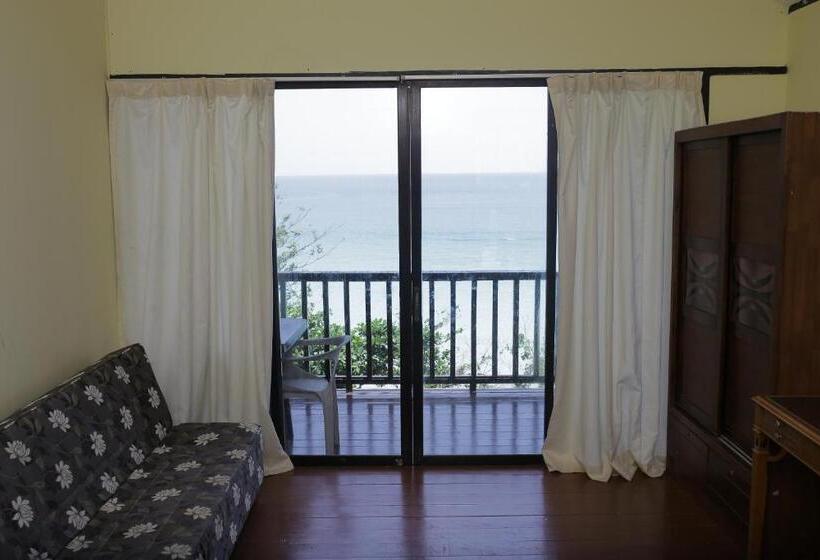 اتاق لوکس با بالکن و چشم‌انداز دریا, D Rock Garden Resort