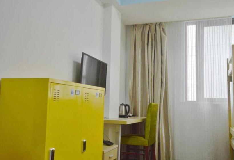 Кровать в Общей Комнате, Qiannuo Youth Hostel