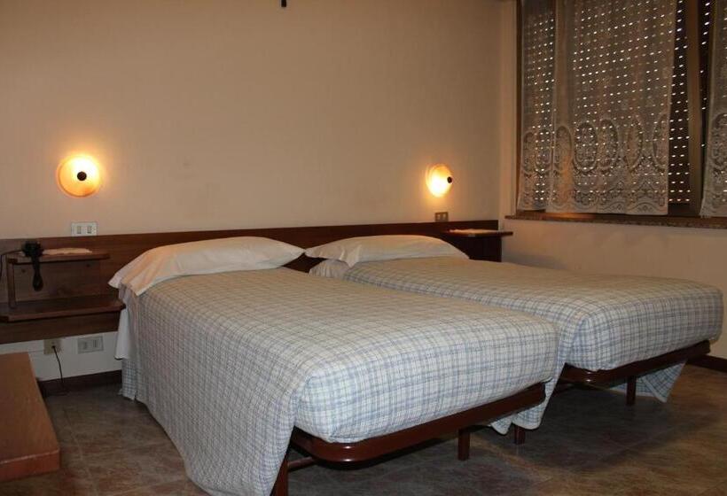 Номер Стандарт, Albergo Napoleone