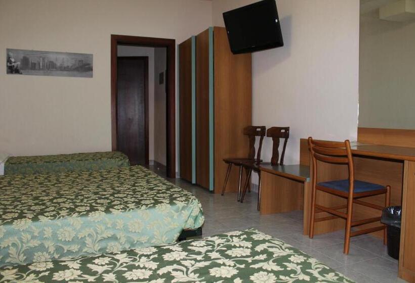 Четырехместный Номер Стандарт, Albergo Napoleone