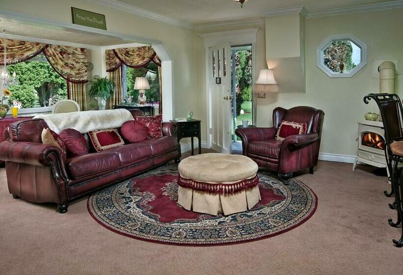 Люкс Deluxe Кровать Кинг, Cozy Rose Inn