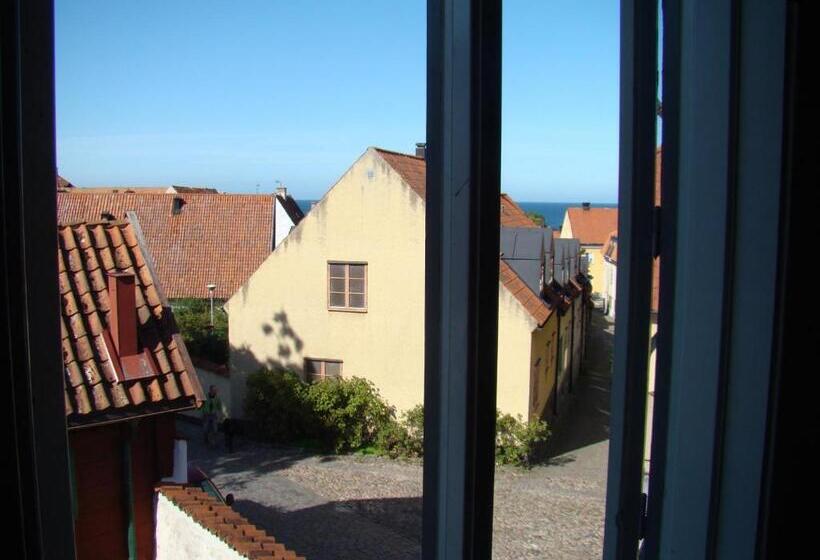 Семейный Номер Совместный Санузел, Visby Logi & Vandrarhem