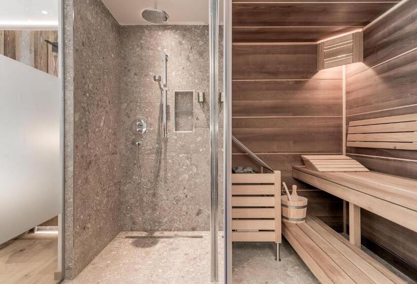 스위트, Superior Hotel Edelweiss