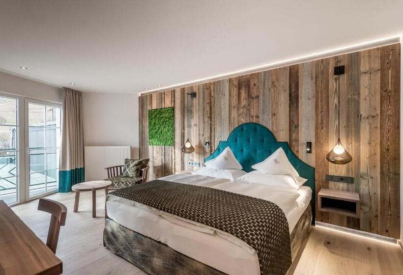 스위트, Superior Hotel Edelweiss