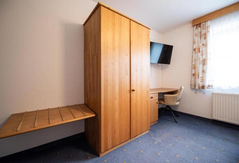 标准单人间, Osternacherhof