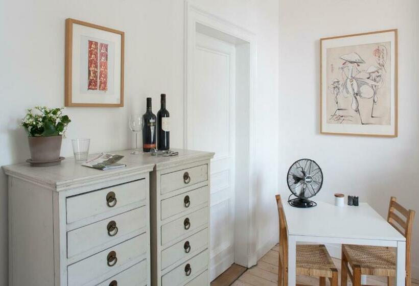 اتاق خانوادگی, Antwerp B&b