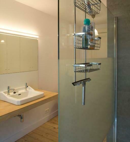 اتاق خانوادگی, Antwerp B&b