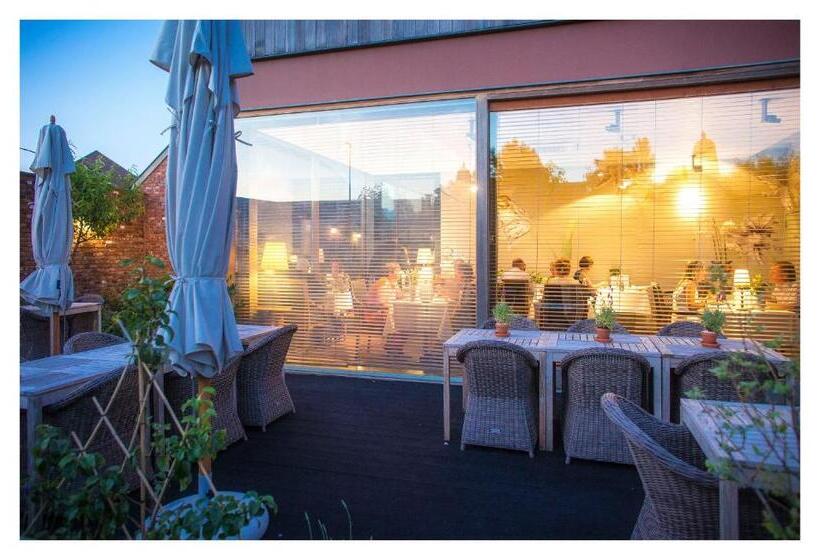 اتاق خانوادگی, Restaurant Vous Lé Vous