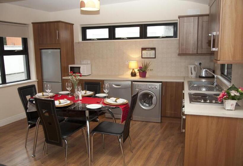Апартаменты 3 Спальни, Arch House B&b & Apartments