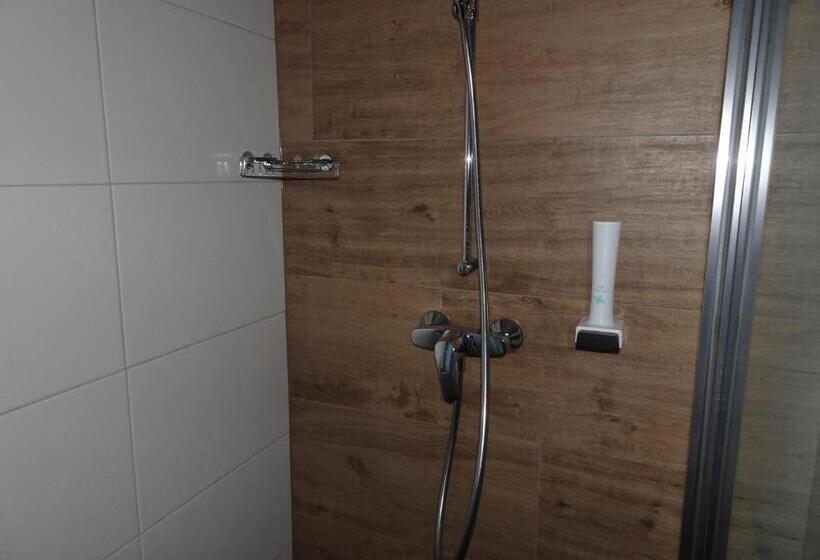 1 Sovrumslägenhet Bottenvåning, Haus Höll Herta