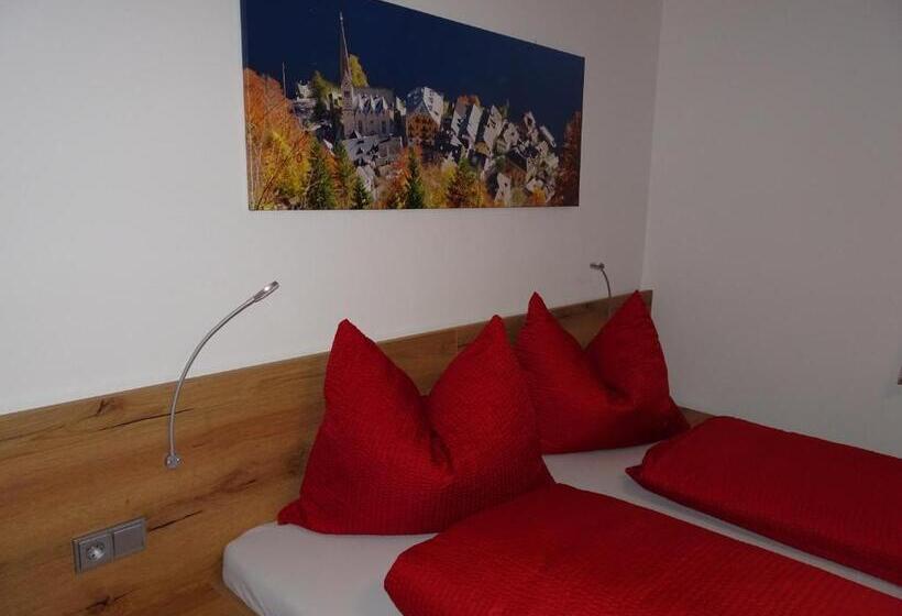 1 Sovrumslägenhet Bottenvåning, Haus Höll Herta