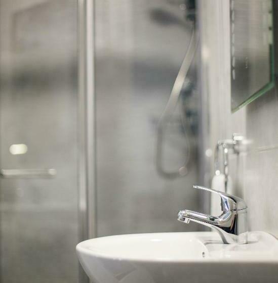 اتاق استاندارد, Maddens Bridge Bar & Guesthouse