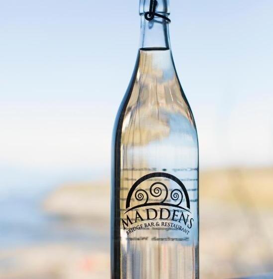 اتاق استاندارد, Maddens Bridge Bar & Guesthouse