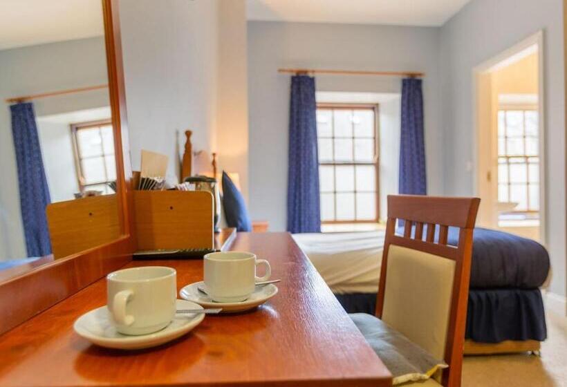 Семейный Номер, Tudor House Guest House