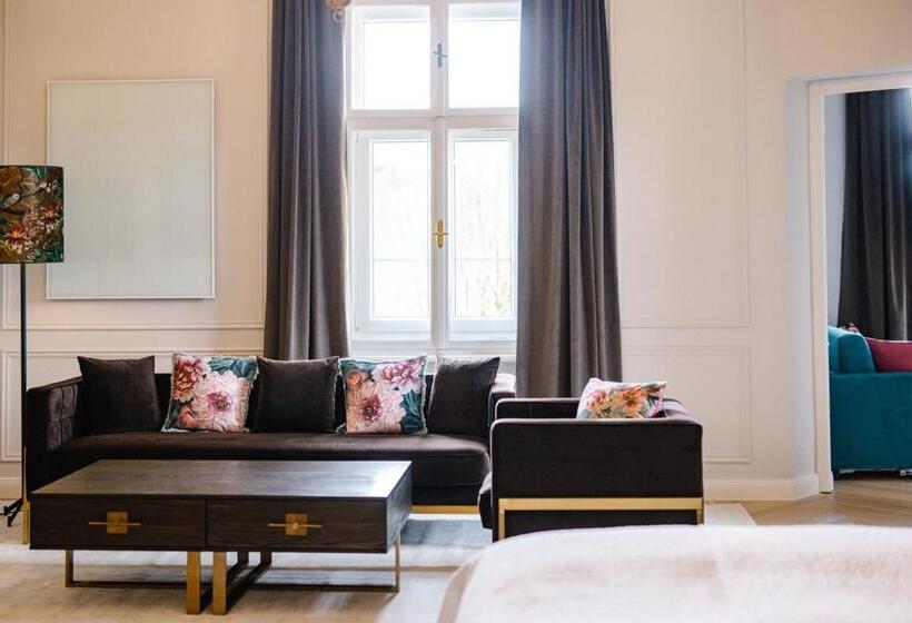 סוויטה, Georgi Schloss   Boutique