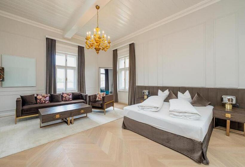 סוויטה, Georgi Schloss   Boutique