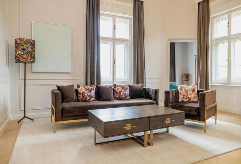 Люкс, Georgi Schloss   Boutique