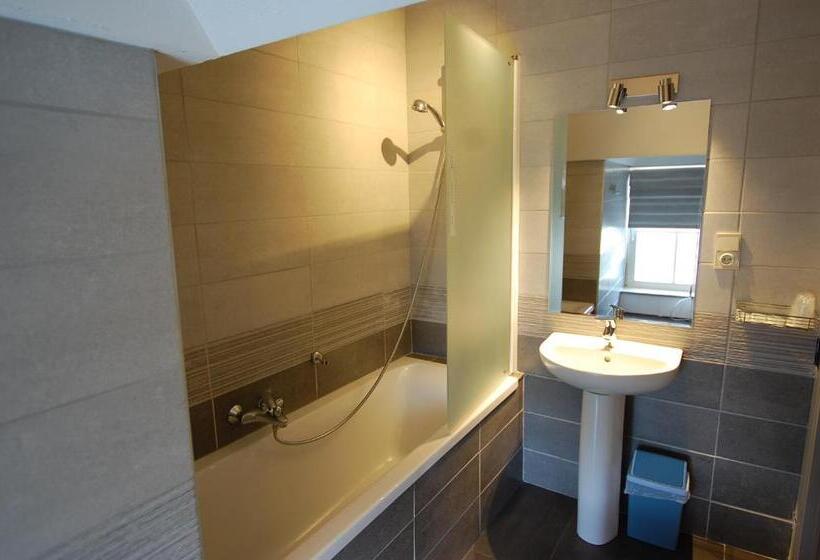 Номер Стандарт Трехместный, Piano 2   Mont St Guibert   Louvain La Neuve