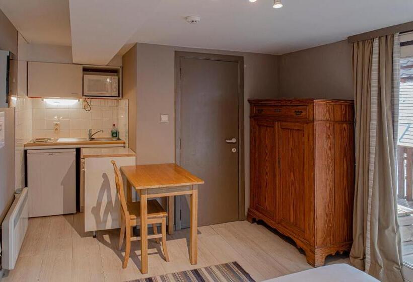 Номер Стандарт Индивидуальный с Балконом, Piano 2   Mont St Guibert   Louvain La Neuve