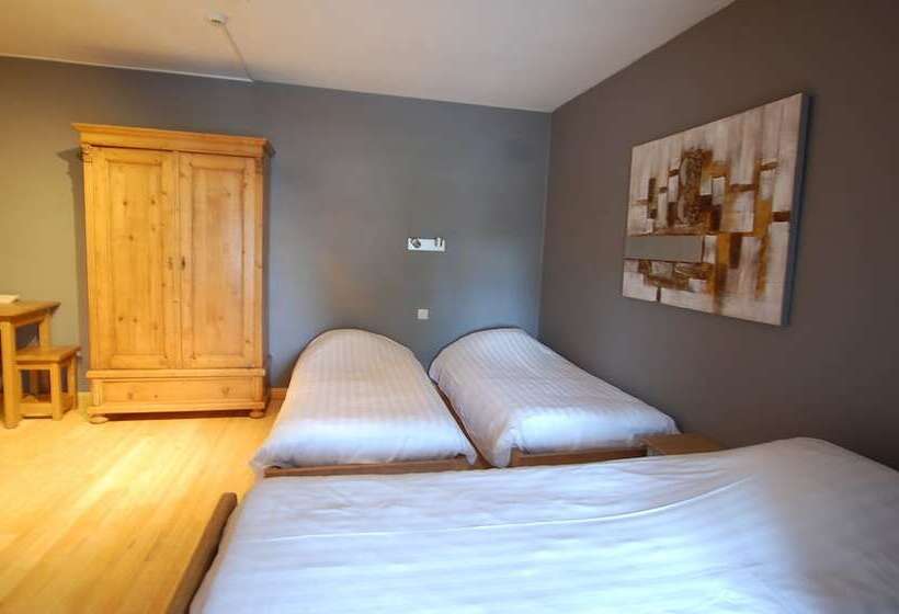 Номер Стандарт Трехместный, Piano 2   Mont St Guibert   Louvain La Neuve