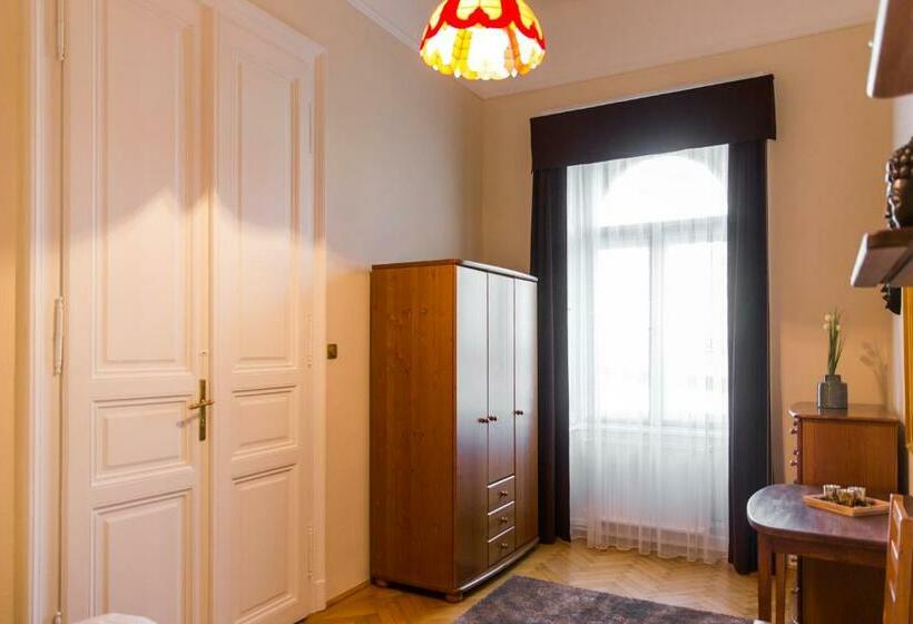 اتاق استاندارد با سرویس بهداشتی مشترک, East Private Rooms