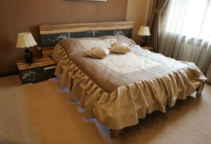 سوییت جونیور, Luxe Lankaran