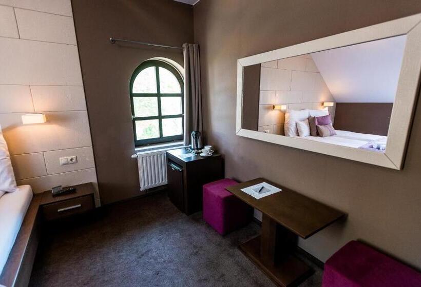 חדר סטנדרט לשלושה, Fürdőház