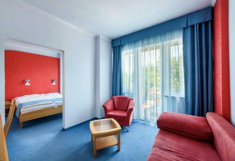 Family Suite, Négy évszak