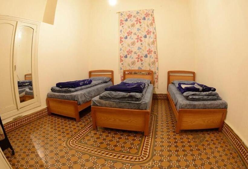 اتاق سهنفرۀ استاندارد با سرویس بهداشتی بیرون از اتاق, Bauhaus Motel