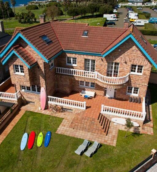 Кровать в Общей Комнате, Gijon Surf Hostel